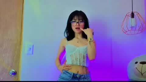 Snapshot of april_bennett chatting on 05/09/26, 12:10 online show from 05/09/26, 12:10