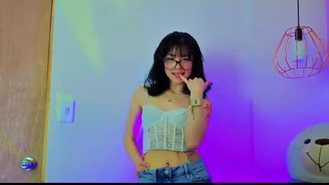 Snapshot of april_bennett chatting on 06/04/26, 12:00 online show from 06/04/26, 12:00