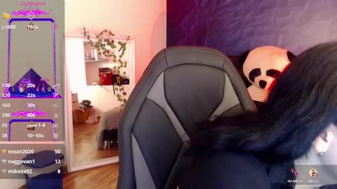  April  online show from 01/13/25, 04:08