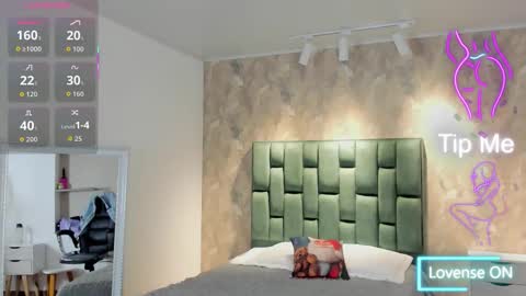  April  online show from 11/14/25, 11:53