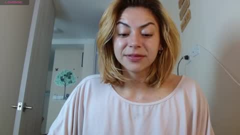 April Dumont online show from 07/06/26, 11:18