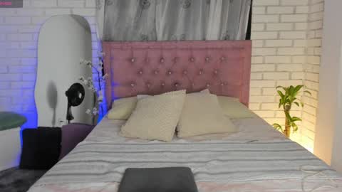 Snapshot of april_scarlett chatting on 01/12/25, 02:35 Scarlett Independent Model online show from 01/12/25, 02:35