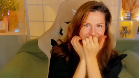 aprill_o_nill online show from 12/20/24, 05:18