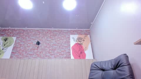 Snapshot of aprilricci chatting on 01/08/25, 11:52 aprilricci online show from 01/08/25, 11:52