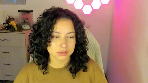 aqua emilly online show from 11/12/25, 10:52