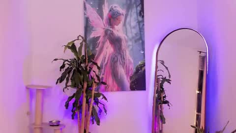 aquariaafairy_ online show from 10/16/25, 11:06