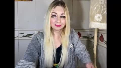 Snapshot of aquatati_art_u chatting on 02/05/26, 06:12 AquaTati Art u online show from 02/05/26, 06:12