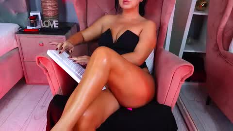 AQueenMonica online show from 10/05/25, 01:48