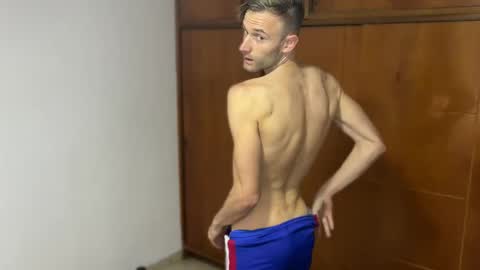 Snapshot of aquilesmade chatting on 12/15/24, 03:53 Aquilesmade online show from 12/15/24, 03:53