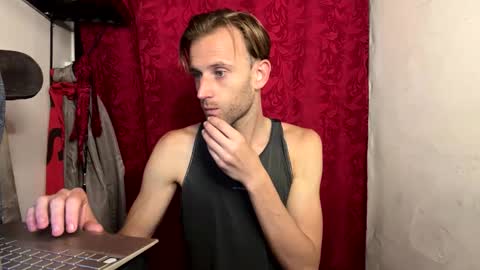 Snapshot of aquilesmade chatting on 10/12/25, 07:24 Aquilesmade online show from 10/12/25, 07:24