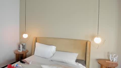  Ara Ferrer  online show from 03/11/26, 09:32