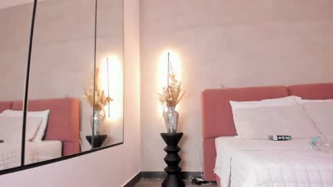  Ara Ferrer  online show from 04/07/26, 08:31