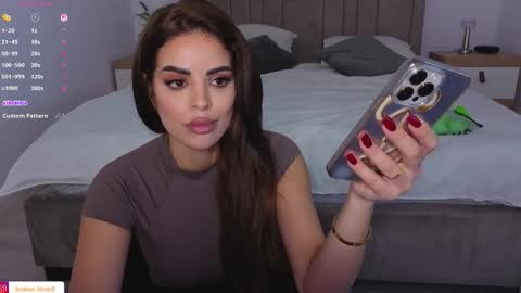 IsaBella online show from 11/08/25, 11:54