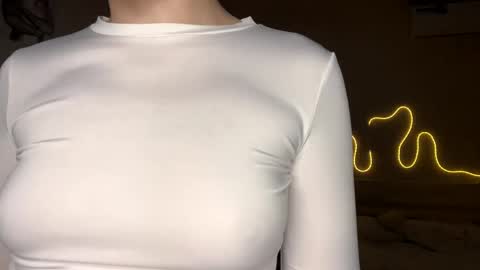 Emi online show from 04/08/26, 04:18