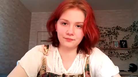 Snapshot of aracelisisofo chatting on 06/17/26, 11:34 Sarah online show from 06/17/26, 11:34
