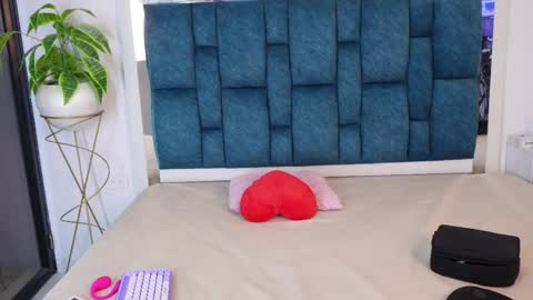   online show from 04/18/26, 07:56