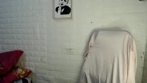 Snapshot of arahislovets chatting on 01/19/25, 01:43 arah online show from 01/19/25, 01:43