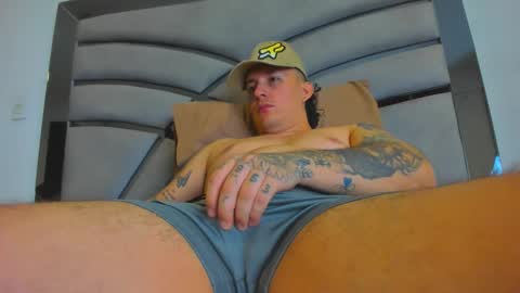 Snapshot of archie_1234 chatting on 10/31/25, 03:07 Archie online show from 10/31/25, 03:07