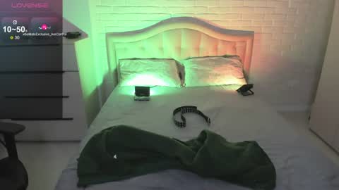 Snapshot of arden_moraine chatting on 06/19/26, 04:33 Im Arden online show from 06/19/26, 04:33