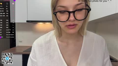 Caroline online show from 04/21/26, 05:50