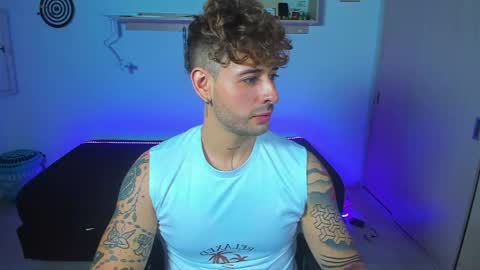 Snapshot of ares_blue chatting on 05/18/26, 01:17 ares blue online show from 05/18/26, 01:17