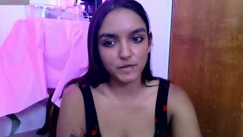 Snapshot of ari_20_ chatting on 06/19/26, 06:12 Bella online show from 06/19/26, 06:12