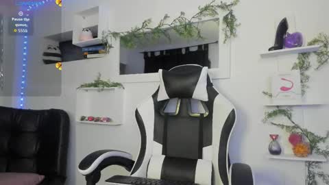 Snapshot of ari_lauren chatting on 02/19/26, 03:46 ari lauren online show from 02/19/26, 03:46