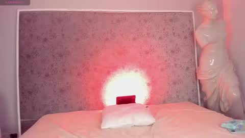 Snapshot of ari_sunshine chatting on 09/23/25, 04:59 Ari  online show from 09/23/25, 04:59