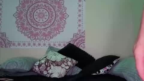 Snapshot of aria__marie chatting on 05/18/26, 04:29 Aria Marie online show from 05/18/26, 04:29