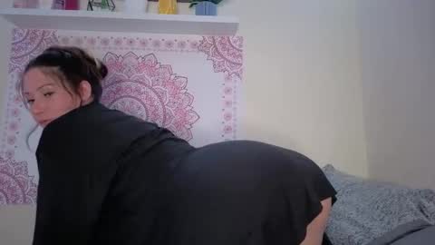 Snapshot of aria__marie chatting on 06/06/26, 04:28 Aria Marie online show from 06/06/26, 04:28