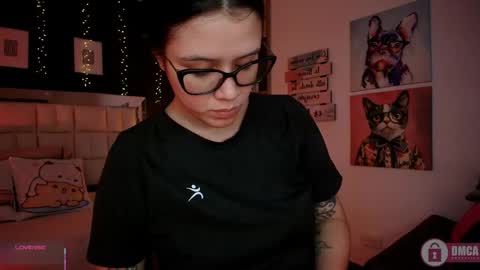 Snapshot of aria_bloomer chatting on 05/04/26, 11:39 Ari online show from 05/04/26, 11:39