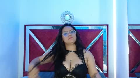 Snapshot of aria_cloud69 chatting on 10/27/25, 04:55 aRIA online show from 10/27/25, 04:55