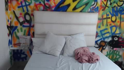 Snapshot of aria_martiin chatting on 12/15/24, 11:23 aria online show from 12/15/24, 11:23