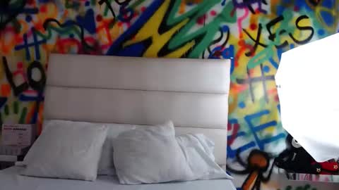 Snapshot of aria_martiin chatting on 12/16/24, 12:06 aria online show from 12/16/24, 12:06