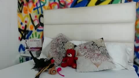 Snapshot of aria_martiin chatting on 03/06/25, 11:58 aria online show from 03/06/25, 11:58