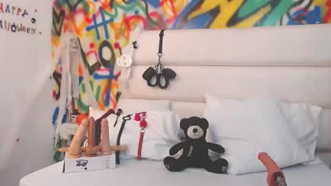 Snapshot of aria_martiin chatting on 10/15/25, 02:39 aria online show from 10/15/25, 02:39