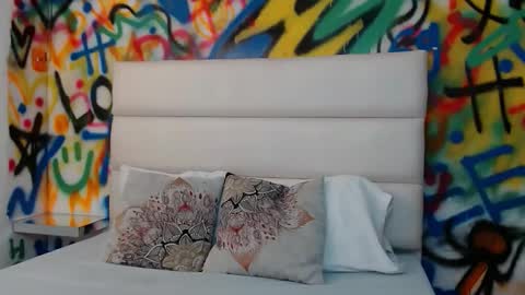 Snapshot of aria_martiin chatting on 11/06/25, 11:33 aria online show from 11/06/25, 11:33