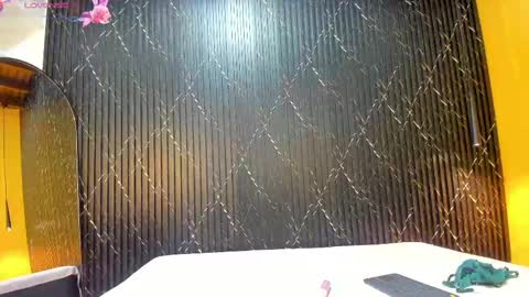 Snapshot of aria_millers_ chatting on 09/19/25, 11:44 Aria Millers online show from 09/19/25, 11:44