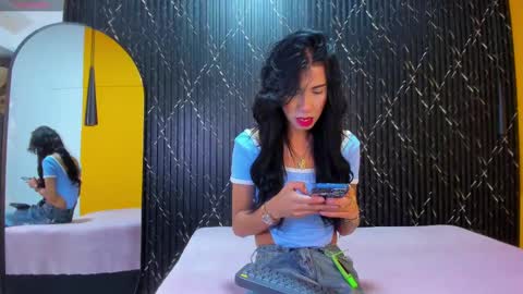 Snapshot of aria_millers_ chatting on 10/07/25, 11:40 Aria Millers online show from 10/07/25, 11:40