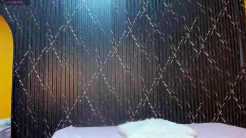 Snapshot of aria_millers_ chatting on 10/12/25, 12:48 Aria Millers online show from 10/12/25, 12:48