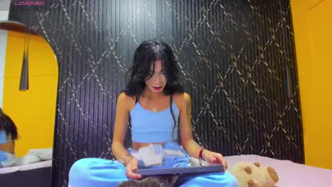 Snapshot of aria_millers_ chatting on 10/21/25, 11:33 Aria Millers online show from 10/21/25, 11:33