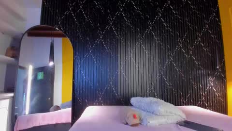 Snapshot of aria_millers_ chatting on 10/31/25, 11:22 Aria Millers online show from 10/31/25, 11:22