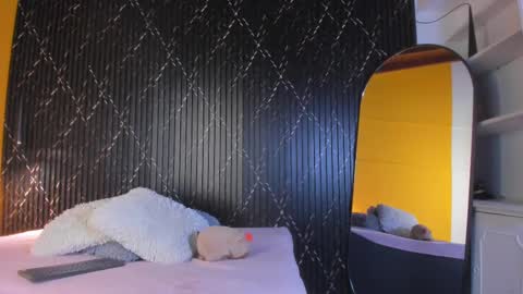 Snapshot of aria_millers_ chatting on 11/04/25, 11:20 Aria Millers online show from 11/04/25, 11:20