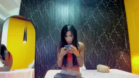 Snapshot of aria_millers_ chatting on 11/07/25, 11:43 Aria Millers online show from 11/07/25, 11:43