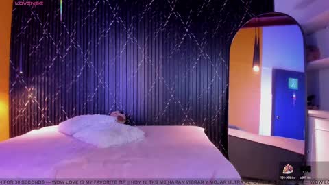 Snapshot of aria_millers_ chatting on 11/21/25, 10:25 Aria Millers online show from 11/21/25, 10:25