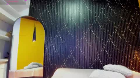 Snapshot of aria_millers_ chatting on 11/26/25, 10:49 Aria Millers online show from 11/26/25, 10:49