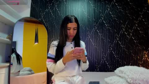 Snapshot of aria_millers_ chatting on 11/27/25, 11:45 Aria Millers online show from 11/27/25, 11:45