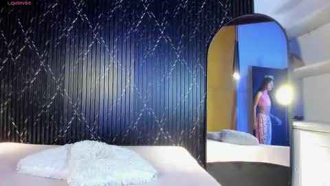 Snapshot of aria_millers_ chatting on 12/02/25, 12:10 Aria Millers online show from 12/02/25, 12:10