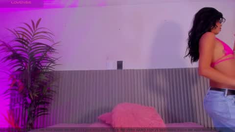 Snapshot of aria_millers_ chatting on 03/04/26, 11:27 Aria Millers online show from 03/04/26, 11:27