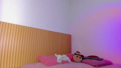 Snapshot of aria_millers_ chatting on 03/06/26, 11:39 Aria Millers online show from 03/06/26, 11:39